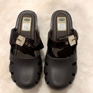 Dr. School’s Brown Rubber Clogs